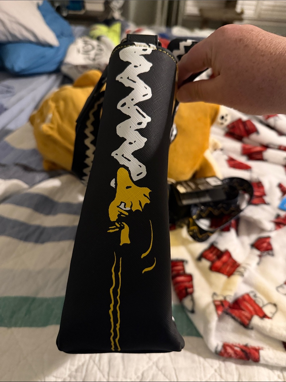 Loungefly Yellow & Black Charlie Brown Zigzag Crossbody Bag - Picture 3 of 5